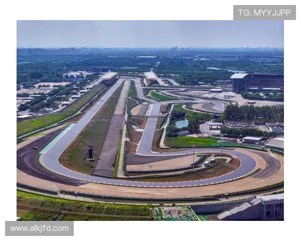 新赛季F1车队格局突变多方博弈冠军争夺愈演愈烈前景未明之战局升温