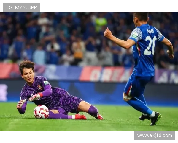 新赛季足球联赛激战正酣豪门新星表现引发热议转会风云持续升温