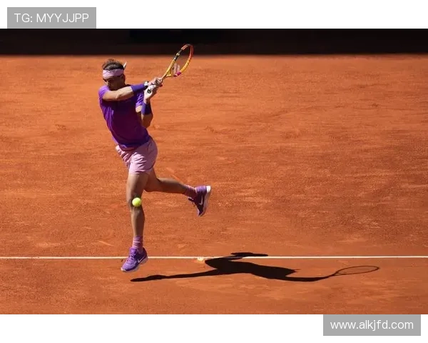 网球大师赛激战正酣 纳达尔逆袭晋级八强 费德勒复出状态堪忧